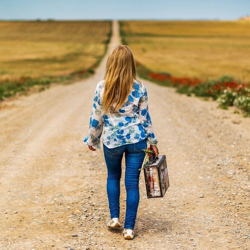 costs of children flying alone